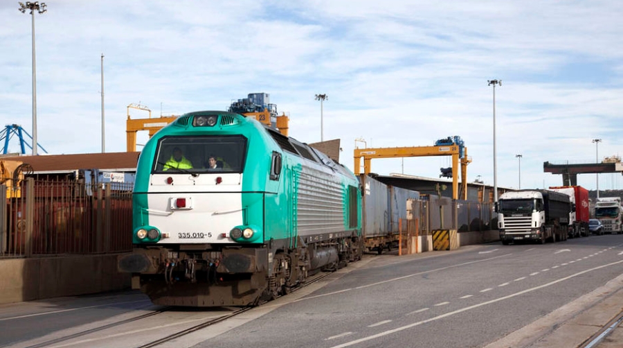 Burgos se apoya en el Puerto de Bilbao para pedir la reapertura del tren directo a Madrid