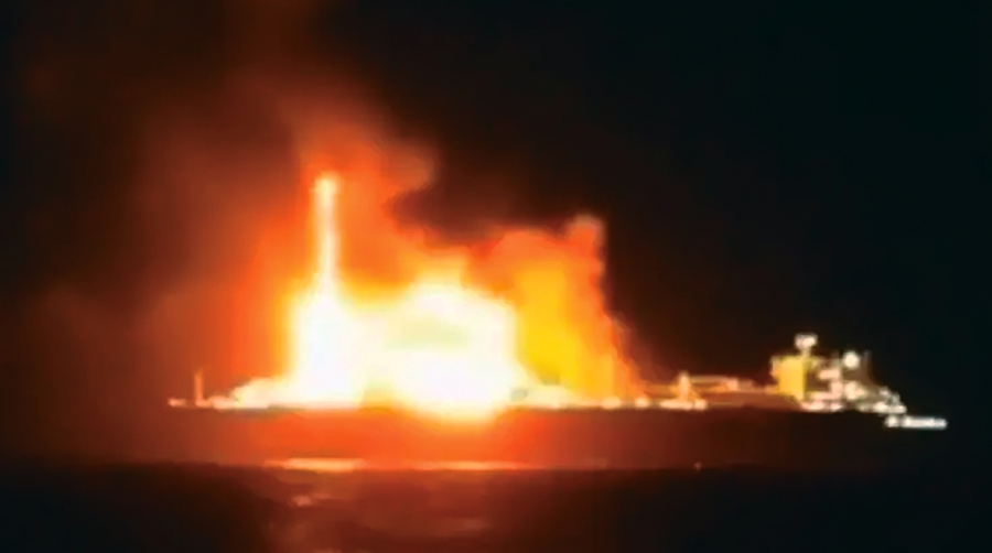 Incendio del petrolero Arctic Metagaz en el Mediterráneo.