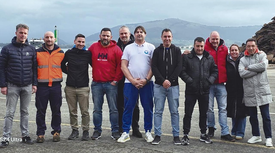 Un momento de la visita al Puerto de Santander.