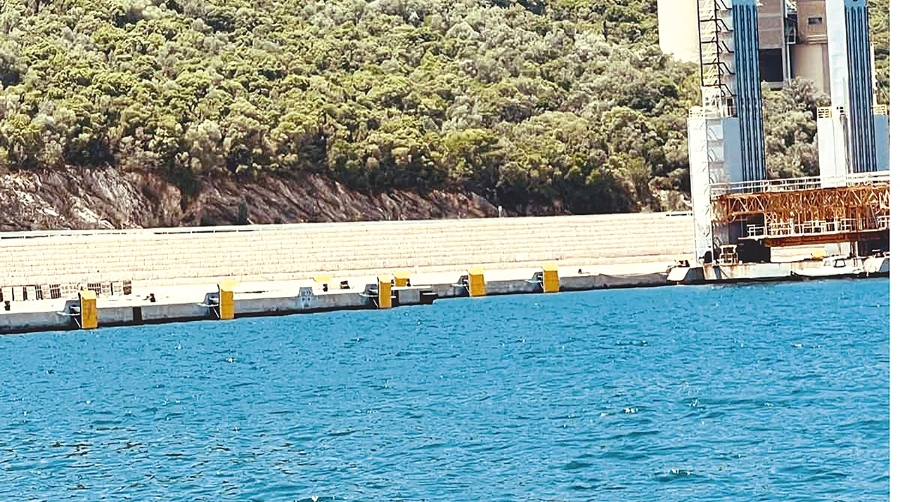 ShibataFenderTeam equipa el puerto griego de Igoumenitsa