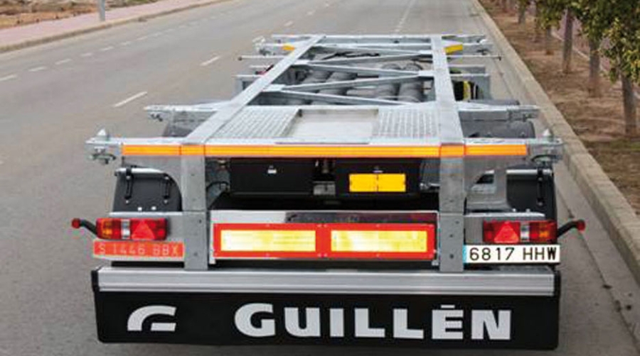 Guill&eacute;n presenta su nuevo semirremolque para el transporte de cisternas