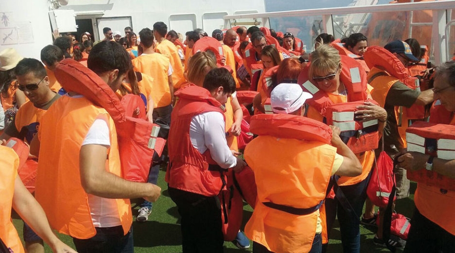 Un simulacro de incendio en un crucero moviliza m&aacute;s de 500 personas en Valencia