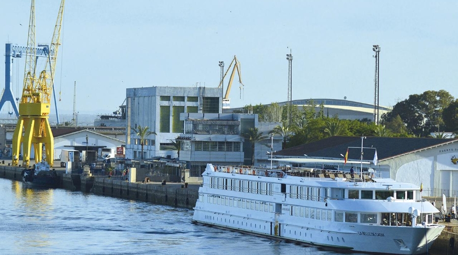 El buque “La Belle de Cadix” visita de nuevo la ciudad onubense, con 140 pasajeros a bordo de nacionalidad francesa principalmente, y 34 tripulantes.
