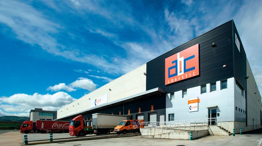 ﻿Álava Logística, empresa del Grupo ABC Logistic, opera un almacén multicliente en Júndiz (Vitoria-Gasteiz).
