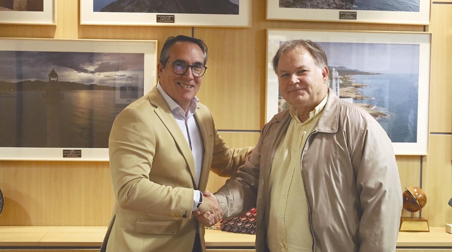 Rubén Ibáñez, presidente de la Autoridad Portuaria de Castellón, con el inspector para la recepción de las obras Rafael Andreu Lasheras (Ministerio de Transportes y Movilidad Sostenible).