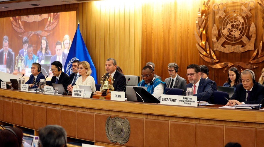Arsenio Domínguez, secretario general de la OMI (cuarto por la izquierda), y Harry T. Conway, presidente (tercero por la derecha).