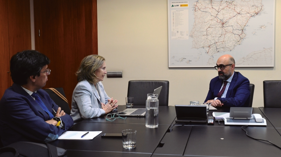 Manuel Arana, director de Planificación y Desarrollo de Puertos del Estado; Luis Pedro Marco de la Peña, presidente de Adif; Izaskun Goñi, presidenta de la Autoridad Portuaria de Pasaia.