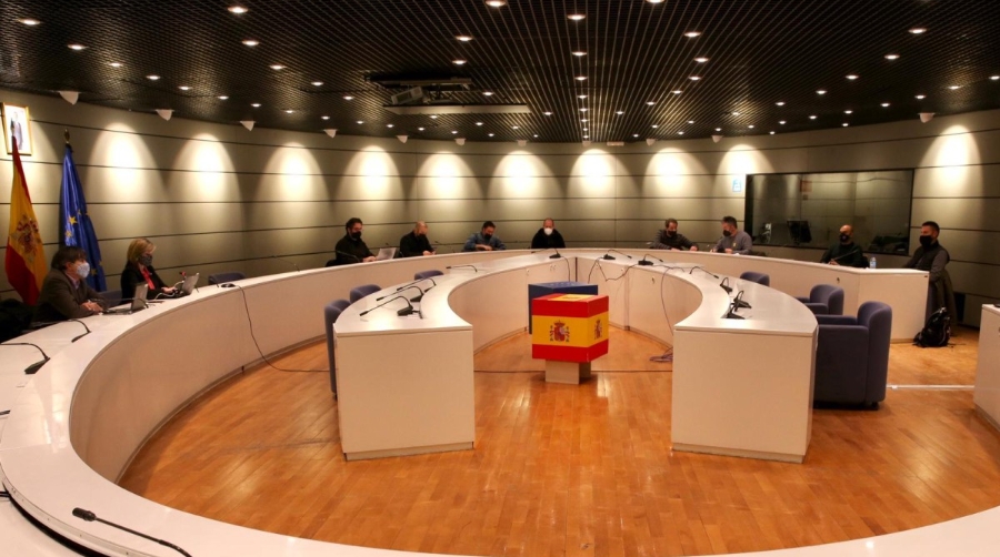 Un momento de la reuni&oacute;n conducida esta ma&ntilde;ana por la directora general de Trabajo, Ver&oacute;nica Mart&iacute;nez, entre sindicatos y empresas de Bilboestiba CPE, en Madrid.