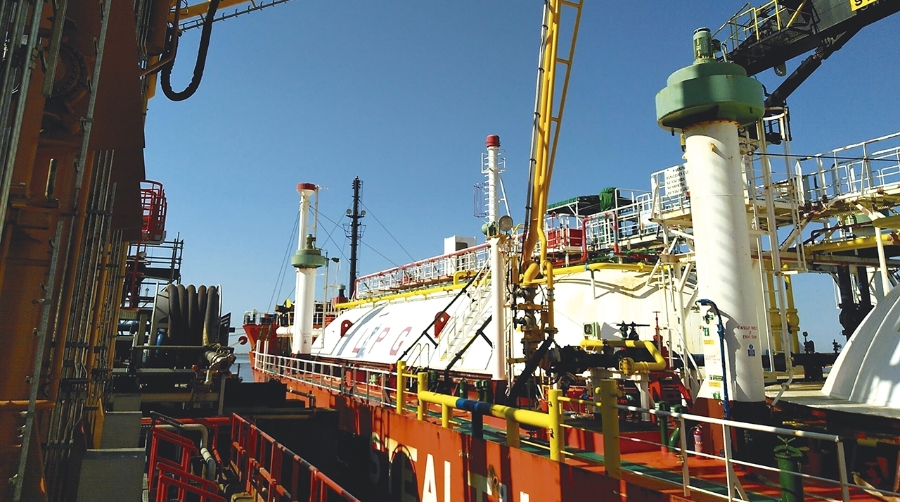 Moeve y Exolum ponen en marcha el nuevo poliducto del puerto de Huelva