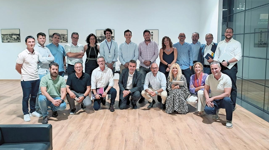 Miembros del grupo de trabajo y los responsables de la Marca de Calidad del Puerto de Barcelona.