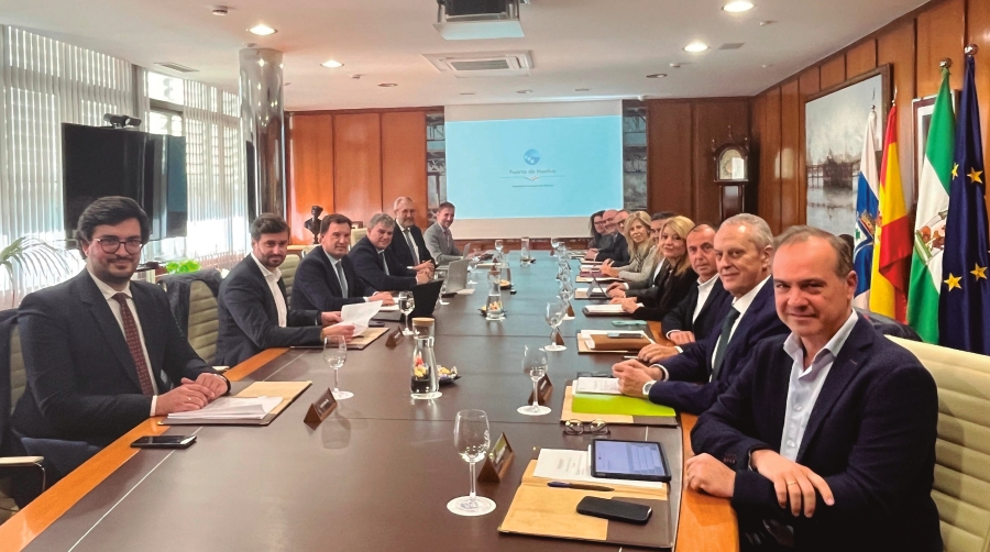 La construcción de un muelle para terminal de graneles líquidos y el acceso y reordenación viaria para la ZAL son algunos de los proyectos para el próximo ejercicio.