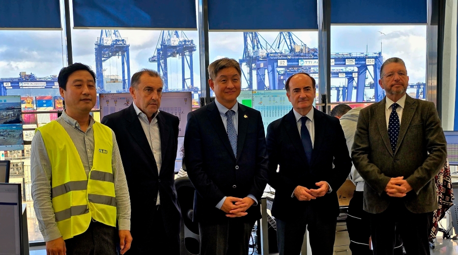 Soosuk Lim conoce el proyecto de ampliación de una de las mayores inversiones de su país en España, TTIA.