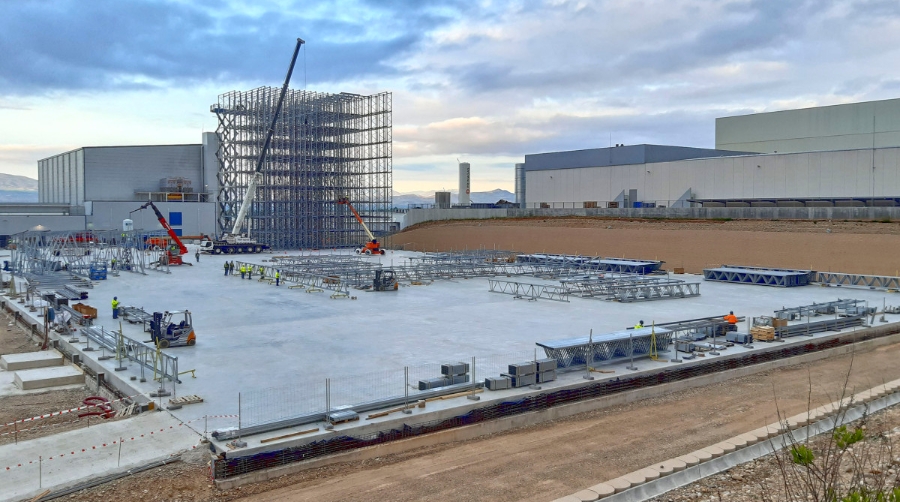 El almac&eacute;n autoportante contar&aacute; con las estanter&iacute;as de AR Racking y las soluciones automatizadas Swisslog.