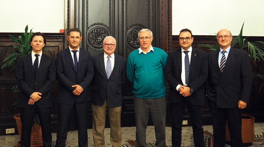El alcalde de Valencia se re&uacute;ne con &quot;antiguos alumnos log&iacute;sticos&quot;