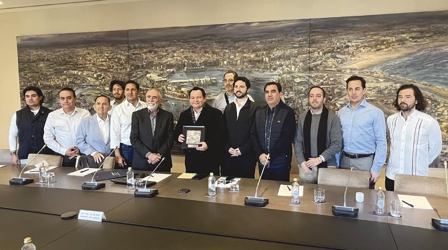 Un momento de la visita de la delegación mexicana.