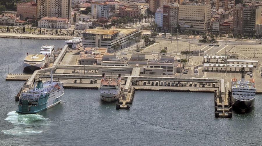 El atraque número 6 volverá a estar operativo para los ferries de la línea con Ceuta durante el verano.