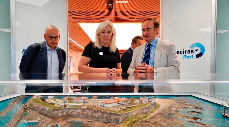 Josep Vicent Boira; comisionado del Gobierno para el desarrollo del Corredor mediterráneo en España; Iveta Radicová, coordinadora europea del Corredor Mediterráneo, y Gerardo Landaluce, presidente de la Autoridad Portuaria de la Bahía Algeciras (APBA).