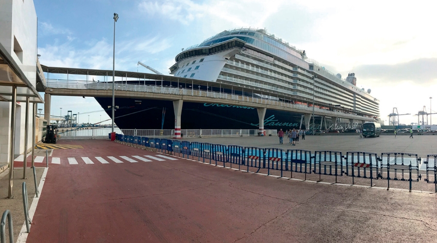 La APV prev&eacute; que los cruceros internacionales vuelvan al puerto de Valencia a partir del mes de julio. Foto: DP.