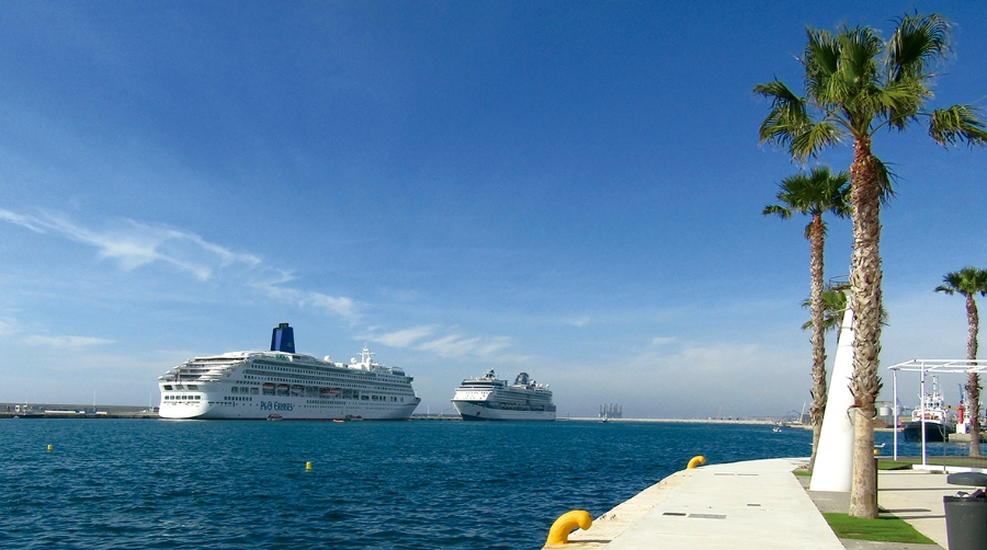 El &quot;Mein Schiff 4&quot; inicia la temporada de cruceros en el puerto de Alicante