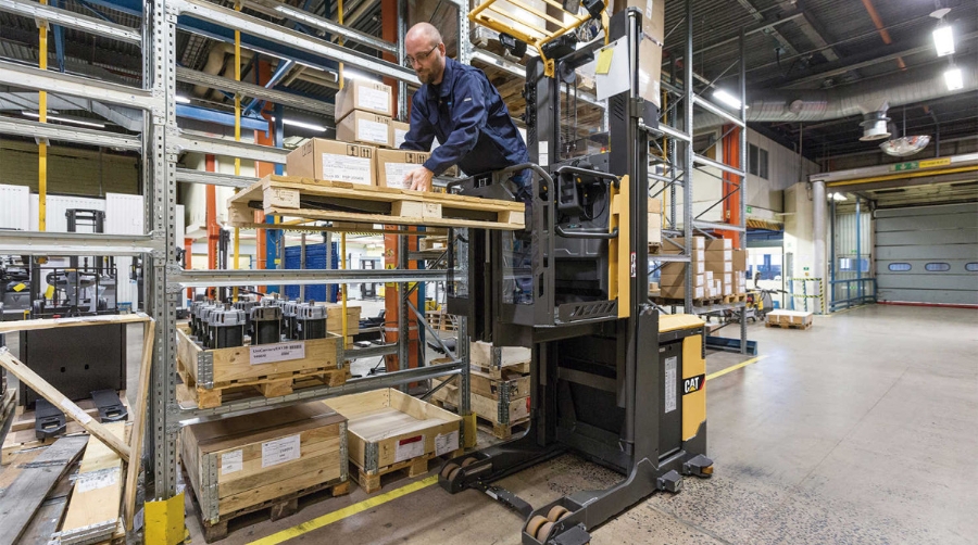 Alfalad presenta su nueva gama de carretillas recogepedidos CAT Lift Trucks