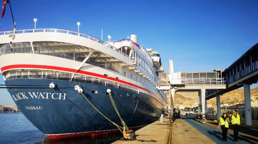 M&aacute;s de 700 turistas llegan al Puerto de Almer&iacute;a a bordo del &quot;Black Watch&quot;