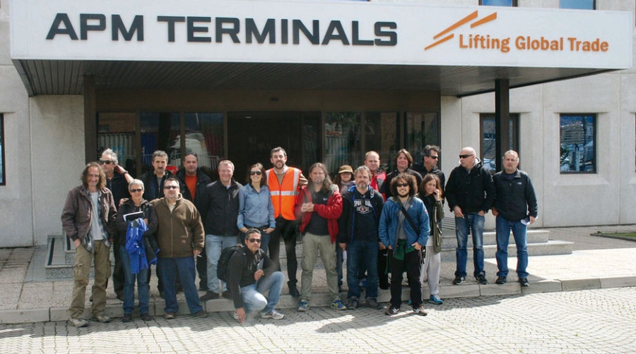 Daniel Monz&oacute;n y su equipo de la pel&iacute;cula &quot;El ni&ntilde;o&quot; visitan las instalaciones de APM Terminals Algeciras