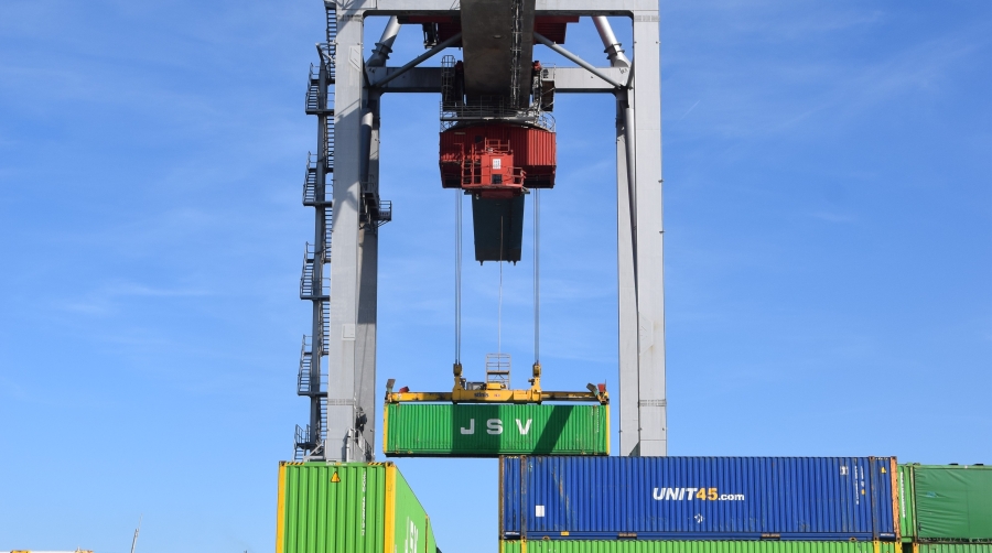 El tráfico de contenedores en los puertos españoles registró un crecimiento del 2,4% entre los meses de enero y octubre.