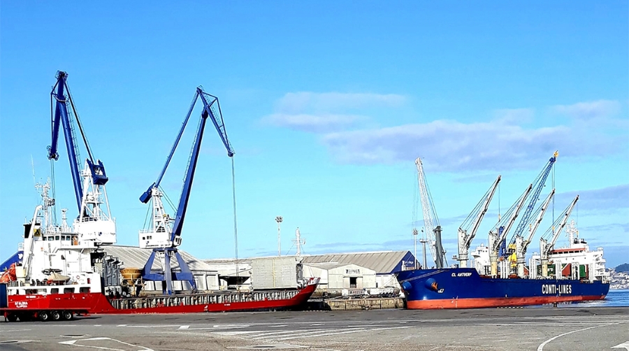 Tres graneleros descargan m&aacute;s de 70.000 toneladas de cereal en el puerto de Mar&iacute;n
