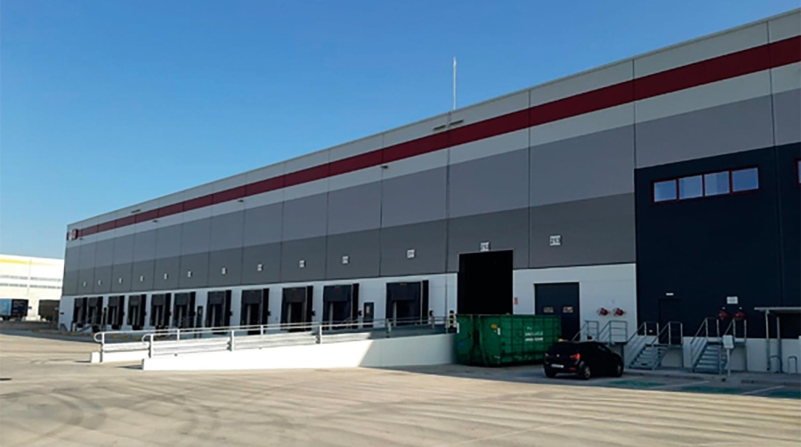 Exterior de la nueva plataforma logística de Correos en Illescas.