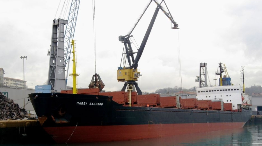 El buque &quot;Pavel Vavilov&quot;, con 182 metros de eslora, es el mayor que atraca en el Puerto de Pasaia en 2014