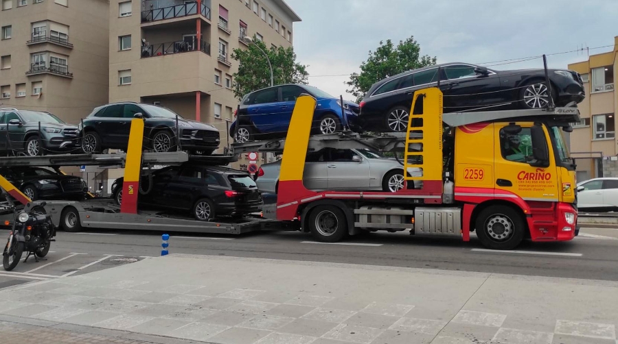La asociación de transportistas de portavehículos Transportave insta a negociar mejoras en sus condiciones de trabajo a CETM portavehículos. Foto L.E.