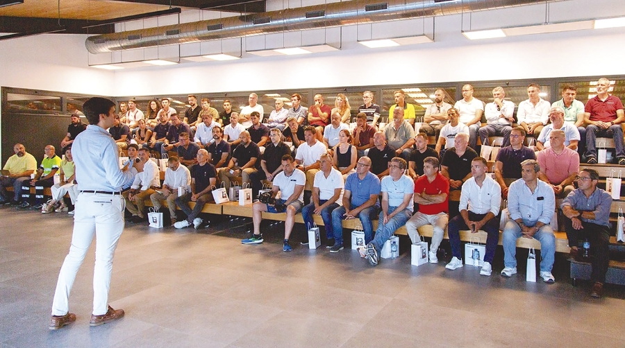 El encuentro reunió a más de un centenar de clientes de Toyota Material Handling España.