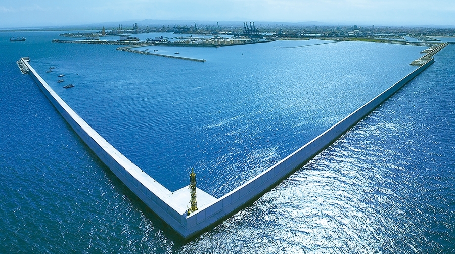 Pavener instalará una planta solar vertical en la ampliación norte del Puerto de Valencia