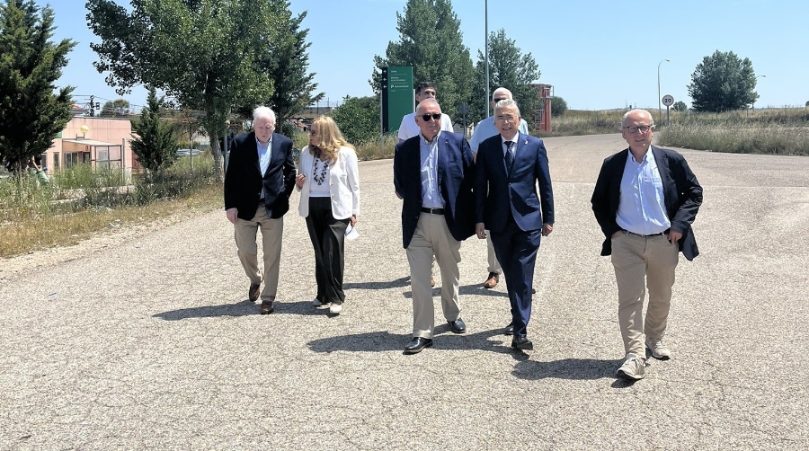 Representantes institucionales y empresariales durante la inauguración del nuevo tren multicliente de Asercomex Logistics entre Burgos y el Puerto de Valencia.