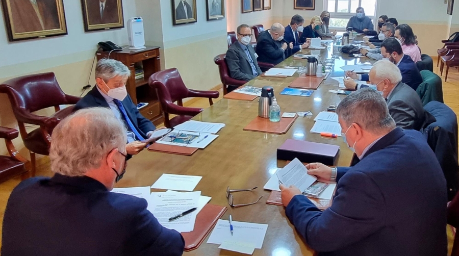 Puerto de Almería ajusta la tarifa comercial de electricidad al incremento del precio de la luz
