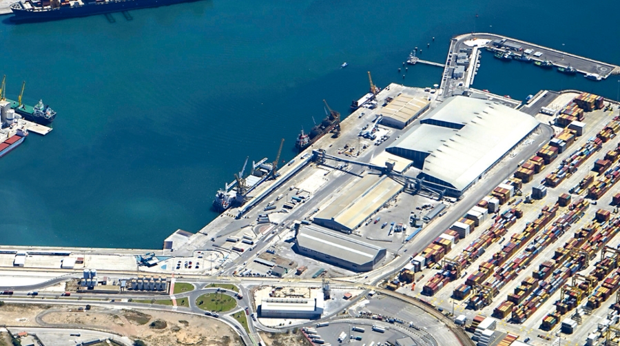El accidente se ha producido en el Muelle Sur del recinto valenciano.