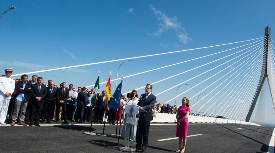 Pastor fomenta la vena inaugural de Rajoy