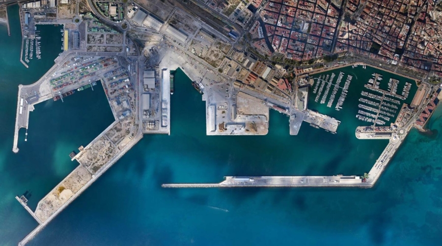 La nueva valoraci&oacute;n de terrenos y aguas supondr&aacute; un ahorro del 6% para las empresas del Puerto de Alicante