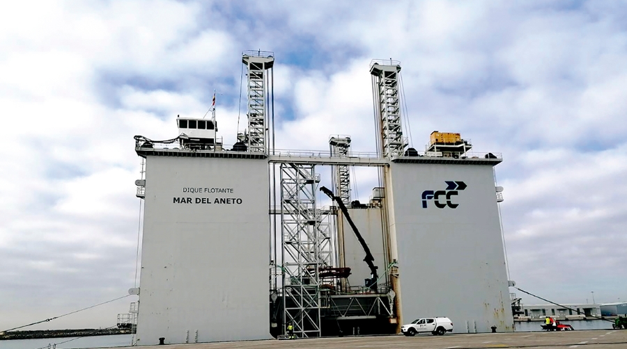 El Port de Tarragona comienza las obras del Moll de Balears con el dique flotante de FCC