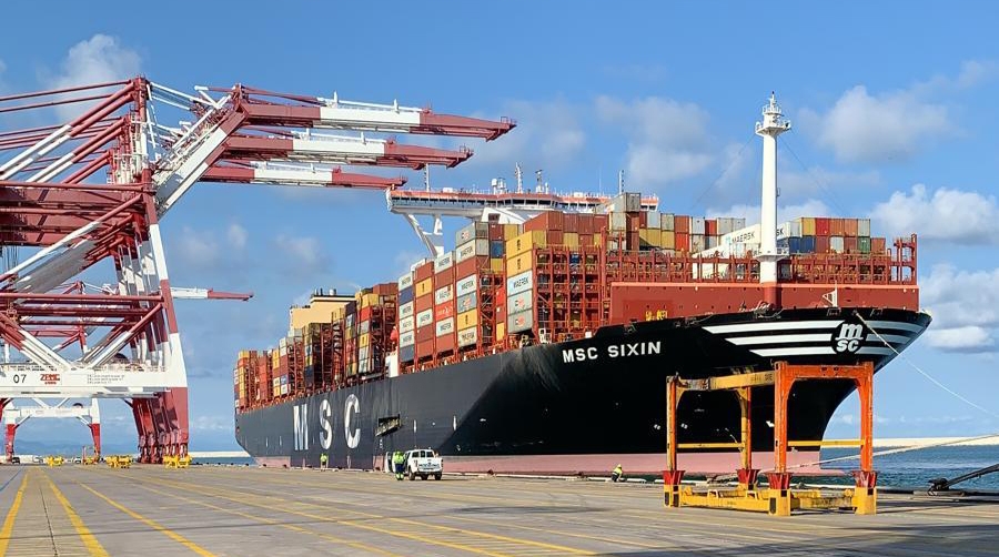 El &quot;MSC Sixin&quot; atraca en Barcelona y pulveriza el r&eacute;cord de capacidad del recinto