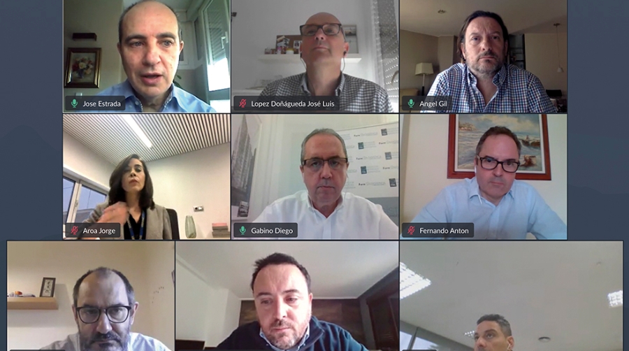 Ponentes profesionales del sector log&iacute;stico durante el webinar sobre talento y gesti&oacute;n.