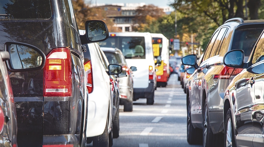 La A-7, A-3, V-30, V-21 o la V-35 son carreteras bloqueadas a diario por la alta densidad del tráfico.