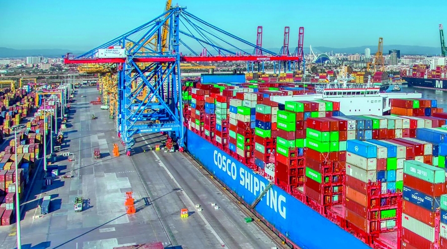 COSCO SHIPPING ha hecho recientemente un pedido de 12 portacontenedores de metanol de doble combustible, cada uno con una capacidad de 24.000 TEU.