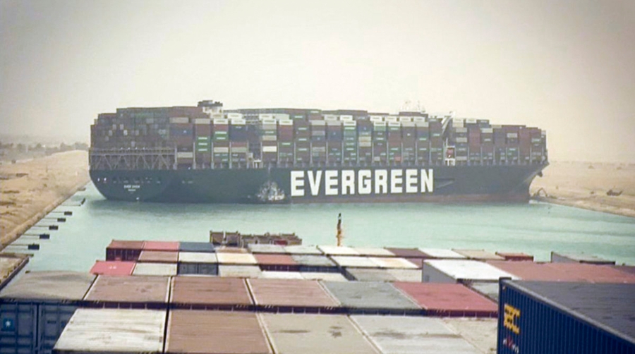 Canal de Suez: cerrado hasta nuevo aviso