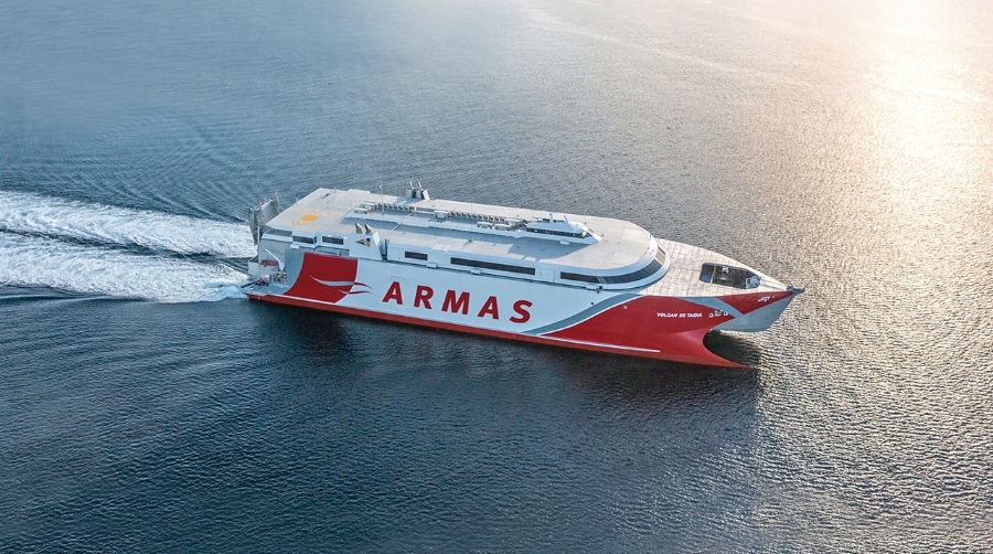 El fast ferry “Volcán de Taidía”.