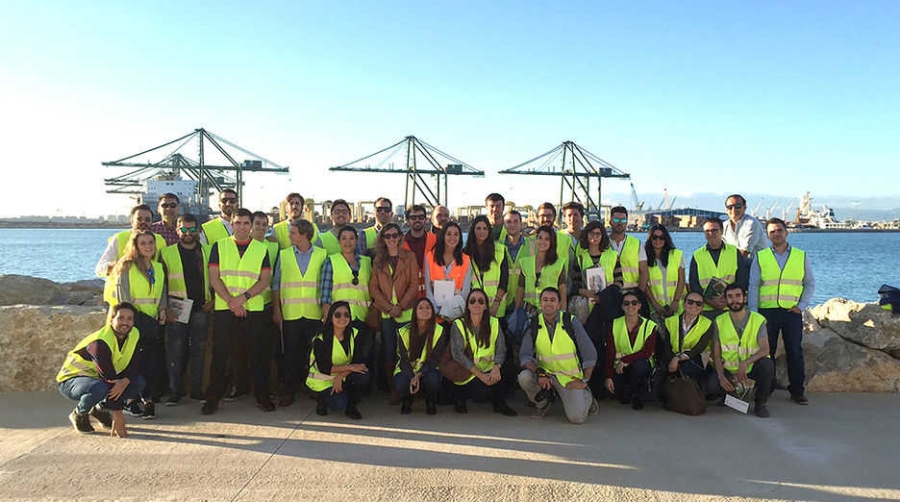 Los alumnos del M&aacute;ster en Gesti&oacute;n Portuaria visitan Spanish Depot Service y el Puerto de Valencia