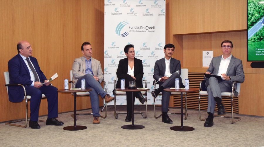 Desde la izquierda, José Víctor Esteban, secretario general de la Fundación Corell; Jesús San Martín, director de Relaciones Institucionales de la FIC; Thamar Paniagua, gerente de Cuentas de Strive by STX; Rodrigo Gómez, socio responsable de la división de Energía, Sostenibilidad y Cambio Climático en Auren; José Manuel Vassallo, catedrático ETSI de Caminos, Canales y Puertos de la UPM. Foto B.C.