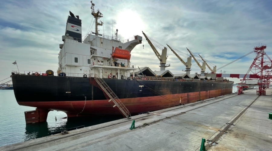 Llega el primer megabuque a la nueva terminal de ICL en el Port de Barcelona
