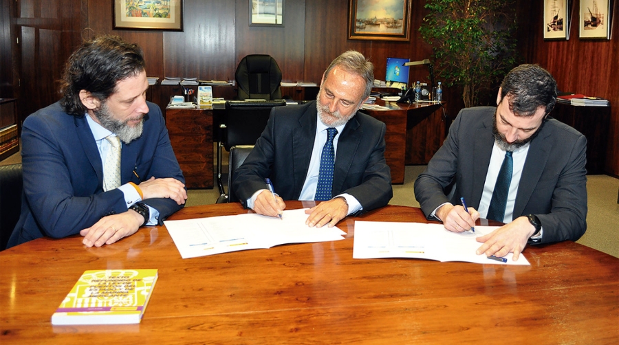 Puertos del Estado y Marina Mercante firman un convenio para gestionar las emergencias en aguas portuarias