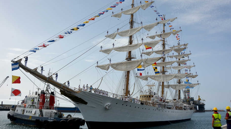 Maglione: &quot;El de Santa Cruz de Tenerife es un excelente puerto de log&iacute;stica y descanso&quot;.